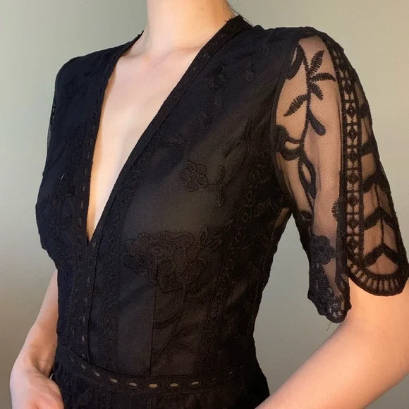 NWOT Lace Romper - Picture 2 of 3